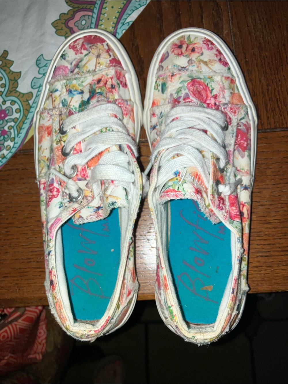 Blowfish Floral Canvas Sneakers in White, Pink, Coral and Teal Size 7